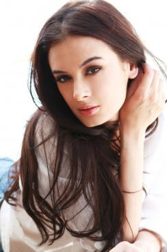 Evelyn Sharma